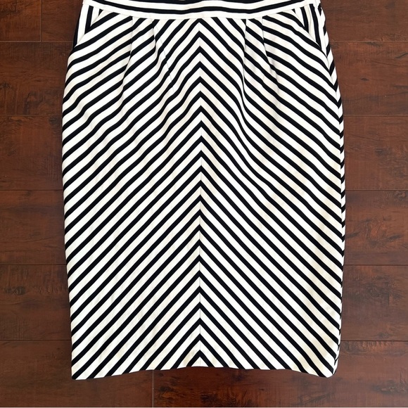 REISS Petula Shift Dress Knee Length Black White Stripe Chevron Print Size 8 - Picture 4 of 11